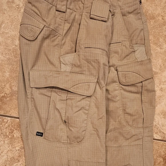 5.11 Women's Tactical Tan Cargo Pants 10 Long - Picture 3 of 7